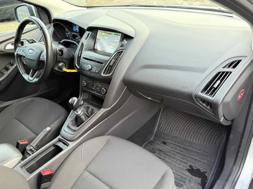 Ford Focus Turnier Business Navi Tempomat AHK 09/2016-photo-7