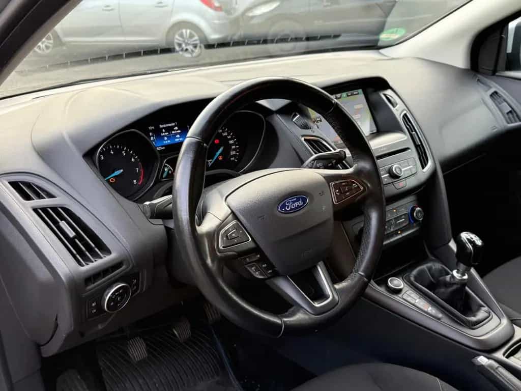 Ford Focus Turnier Business Navi Tempomat AHK 09/2016-photo-9
