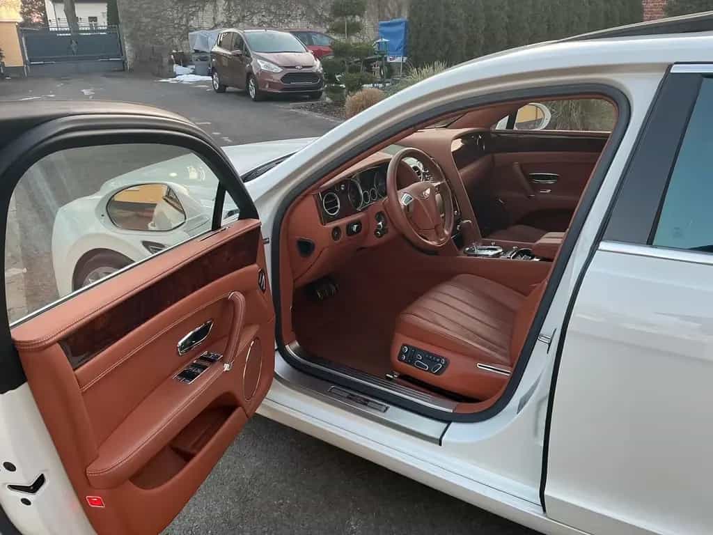 Bentley Continental Flying Spur W12 12/2014-photo-17