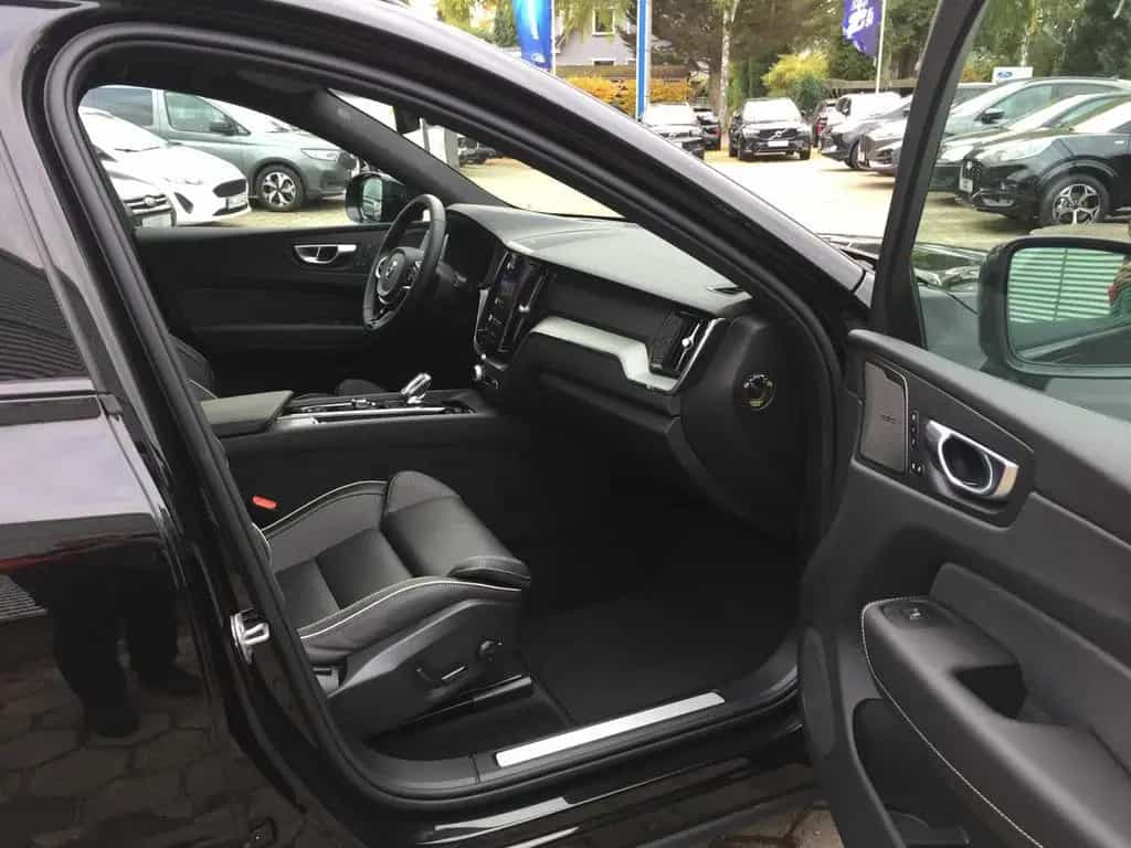 Volvo XC60 XC 60 B5 Ultra Black Edition AWD BLIS, 360° 09/2025-photo-4