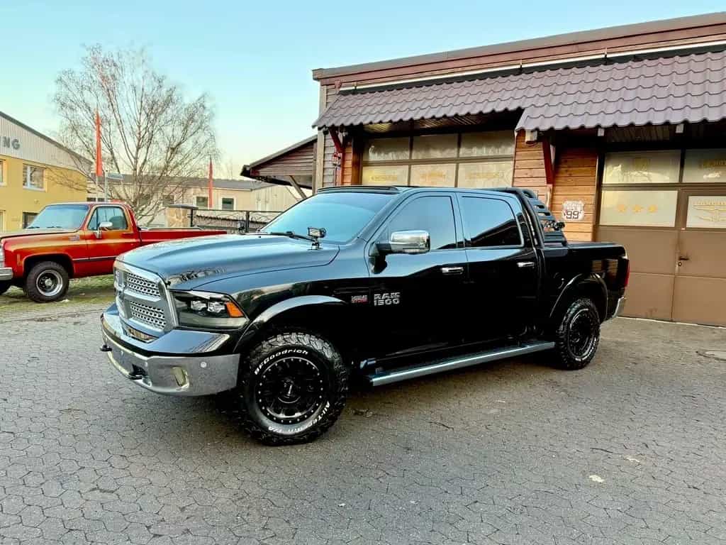 Dodge RAM CLEAN CARFAX*LARAMIE*4X4*AHK*OFFROAD*BÜGEL+LED* 12/2018-photo-2