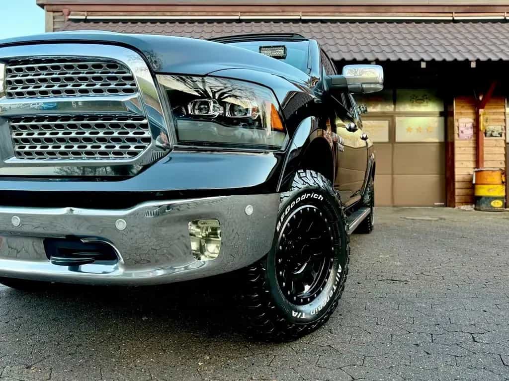 Dodge RAM CLEAN CARFAX*LARAMIE*4X4*AHK*OFFROAD*BÜGEL+LED* 12/2018-photo-3