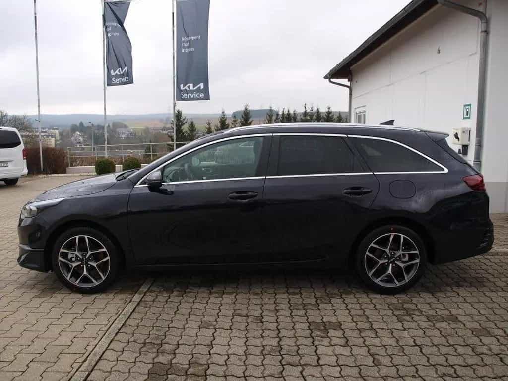 Kia Ceed SW 1.5T 2xPDC LED SMARTKEY NAVI 17"ALU 04/2025-photo-1