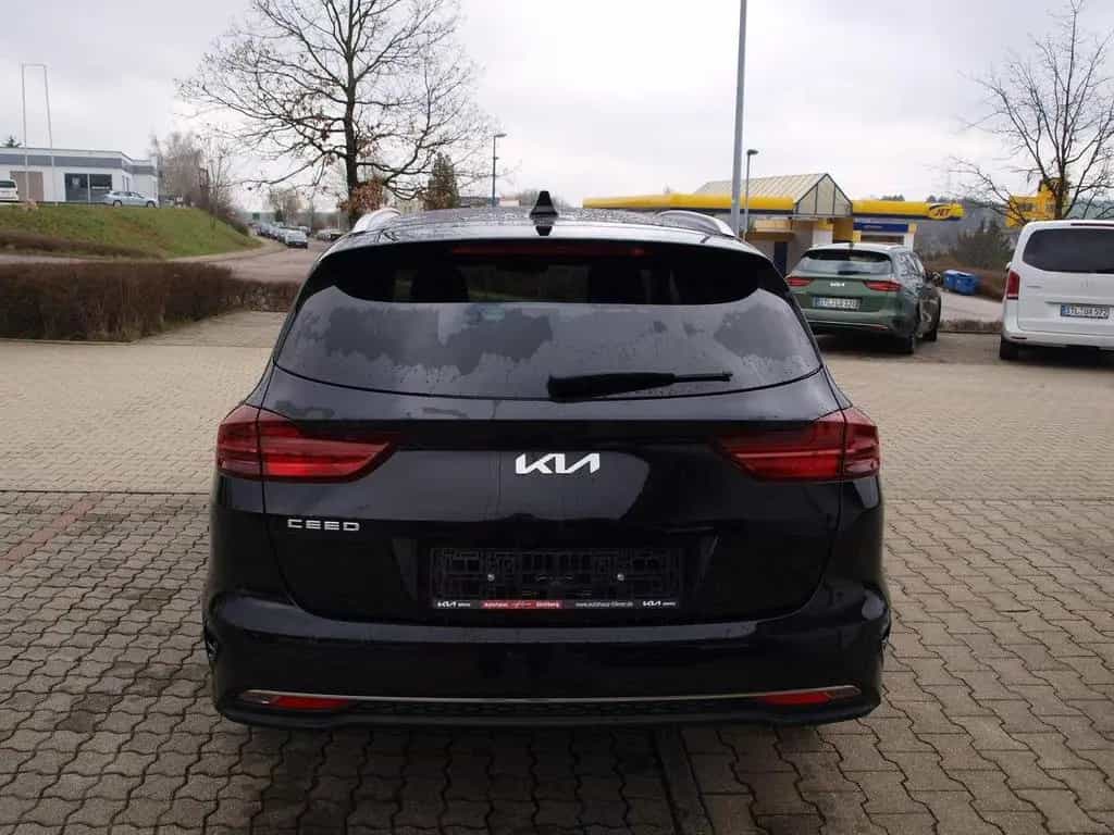 Kia Ceed SW 1.5T 2xPDC LED SMARTKEY NAVI 17"ALU 04/2025-photo-3