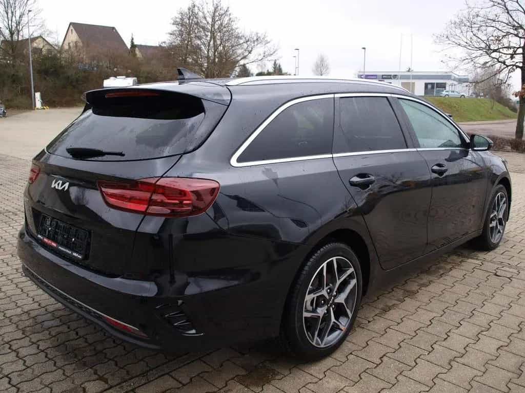 Kia Ceed SW 1.5T 2xPDC LED SMARTKEY NAVI 17"ALU 04/2025-photo-4