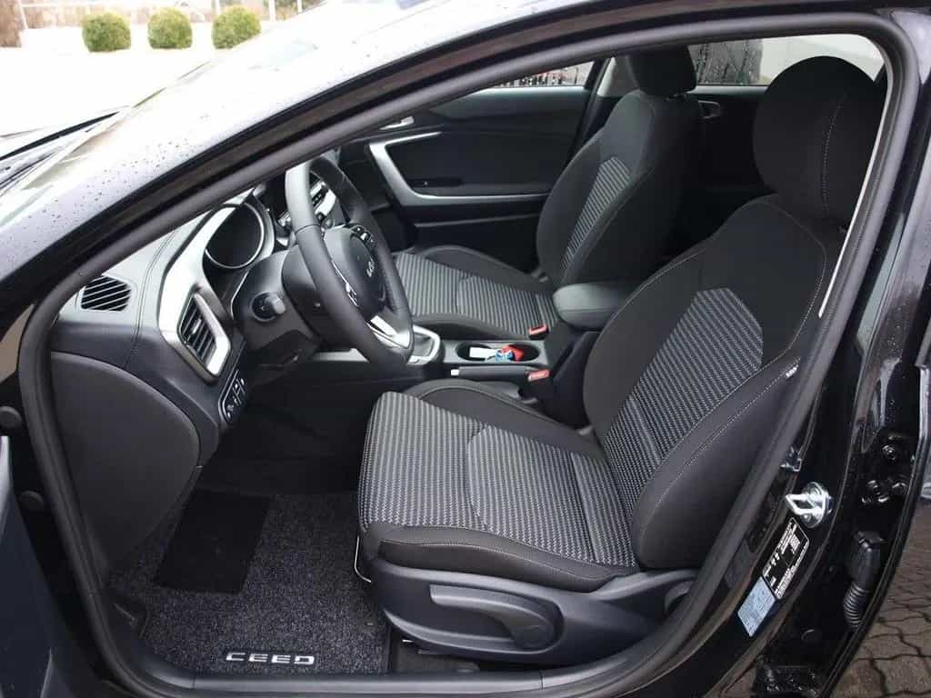 Kia Ceed SW 1.5T 2xPDC LED SMARTKEY NAVI 17"ALU 04/2025-photo-8