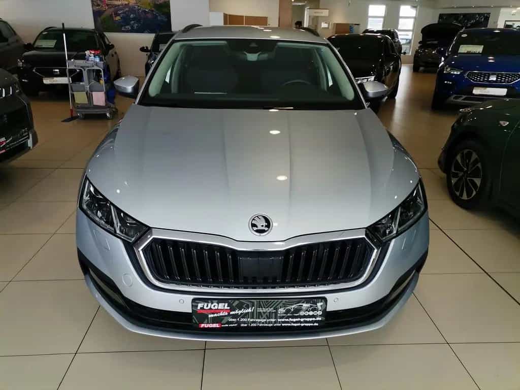 Skoda Octavia 1.5 TSI DSG Clever Matrix|virt.Cock.|Nav 11/2021-photo-3