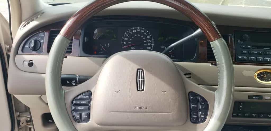 Lincoln Town Car 03/2000-photo-8
