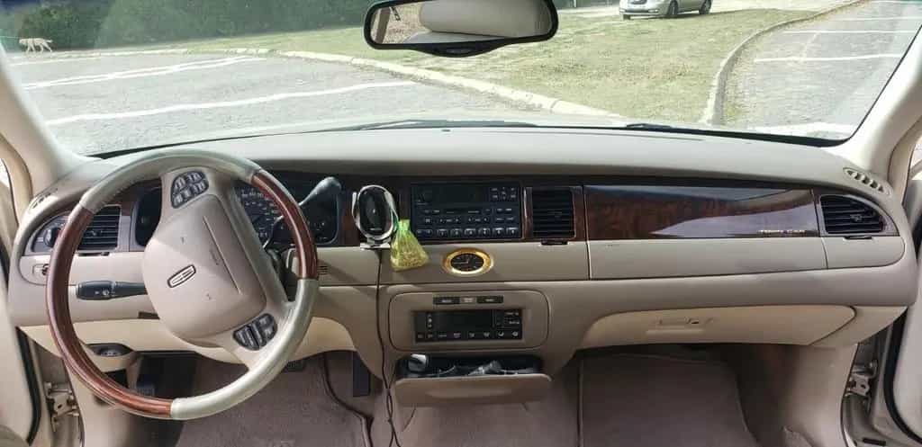 Lincoln Town Car 03/2000-photo-9