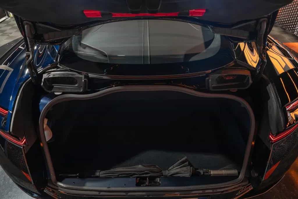 Aston Martin DB11 5.2 V12 09/2017-photo-21