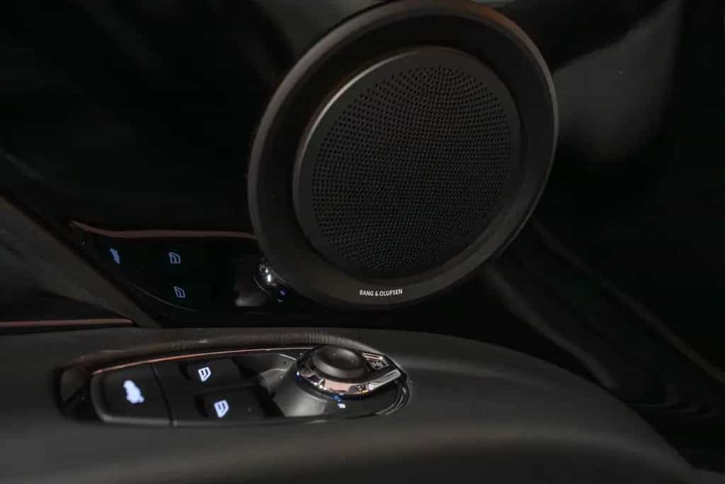 Aston Martin DB11 5.2 V12 09/2017-photo-23