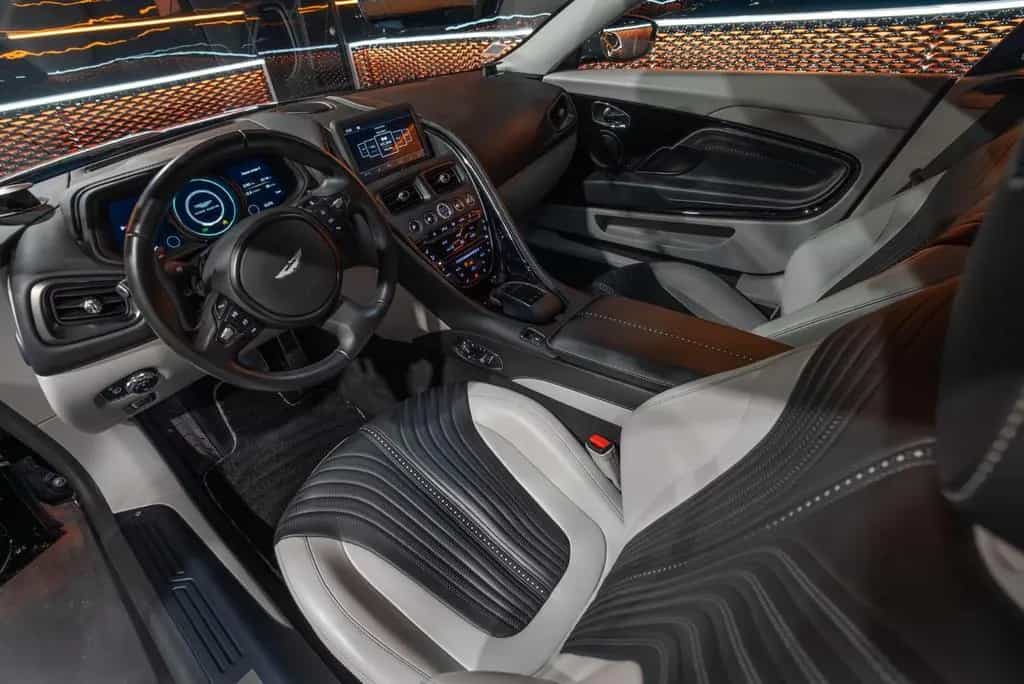 Aston Martin DB11 5.2 V12 09/2017-photo-26