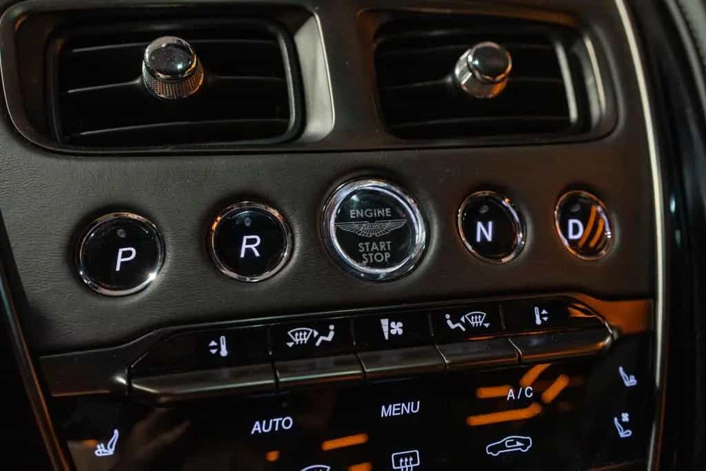 Aston Martin DB11 5.2 V12 09/2017-photo-35