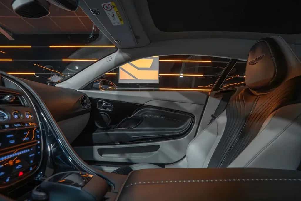 Aston Martin DB11 5.2 V12 09/2017-photo-38