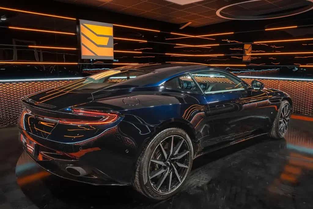 Aston Martin DB11 5.2 V12 09/2017-photo-4