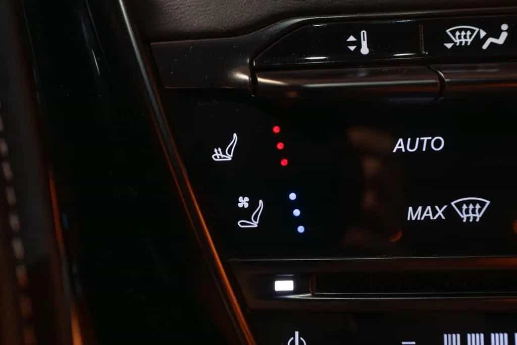 Aston Martin DB11 5.2 V12 09/2017-photo-46