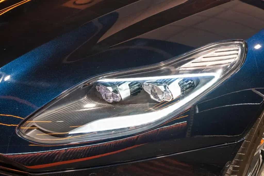 Aston Martin DB11 5.2 V12 09/2017-photo-9