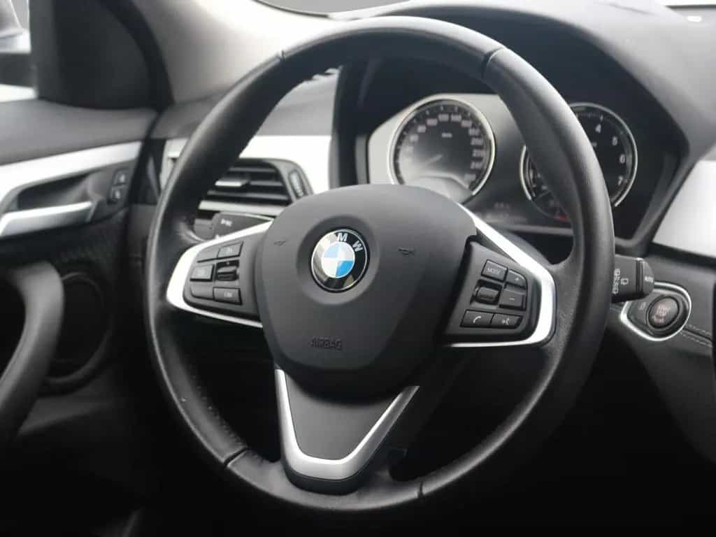 BMW X2 sDrive18i Advantage DAB LED RFK Navi AHK Shz 11/2022-photo-16