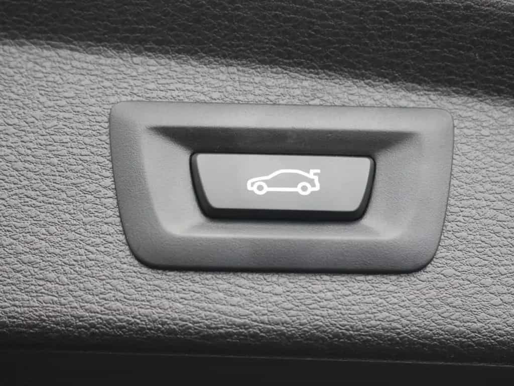 BMW X2 sDrive18i Advantage DAB LED RFK Navi AHK Shz 11/2022-photo-18