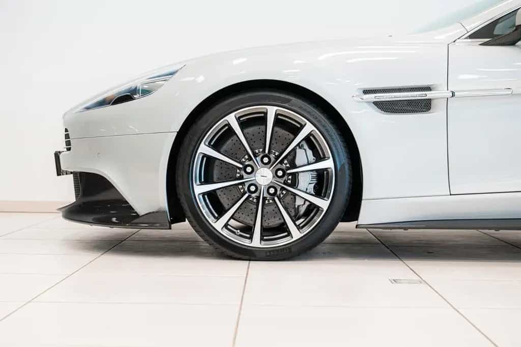 Aston Martin Vanquish S 6.0 V12 | Silver Fox | Bang & Olufsen 02/2018-photo-3