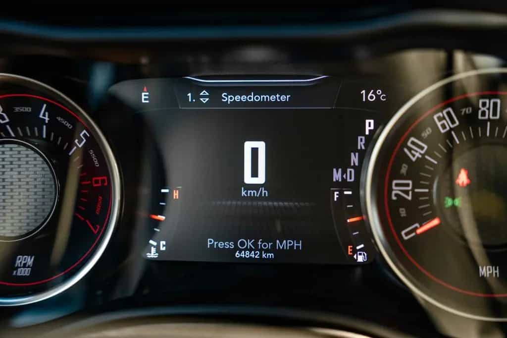 Dodge Challenger 5,7 HEMI V8 Leder Kamera 06/2023-photo-28