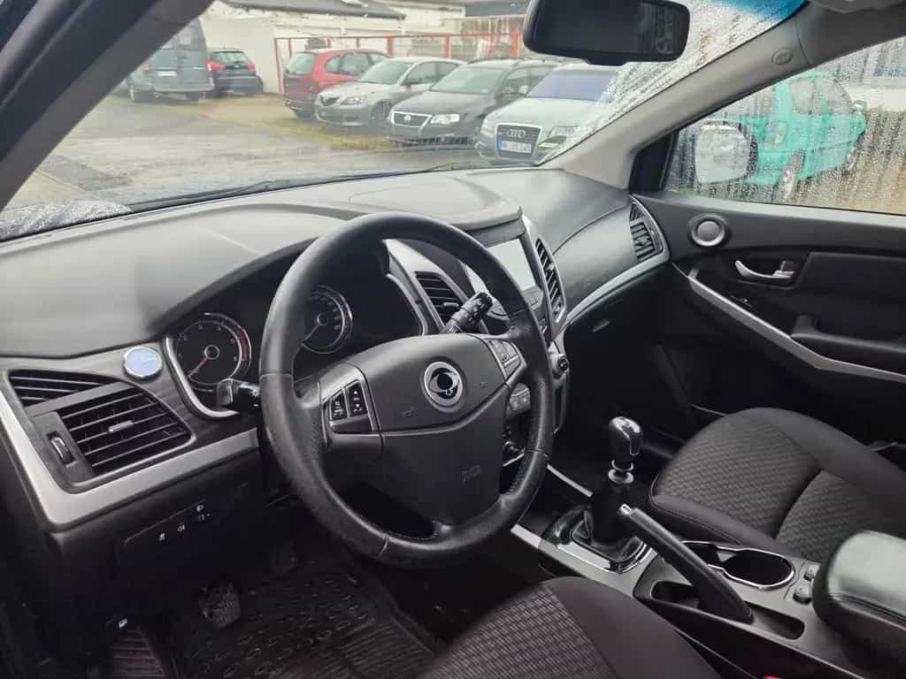 Ssangyong Korando 2.0 Ec Diesel e-XDi* TÜV NEU* 8 ALu´s 05/2015-photo-4