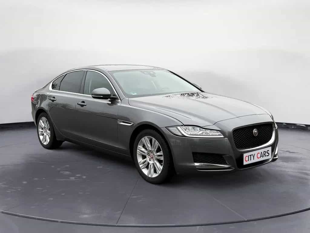 Jaguar XF Portfolio 3.0 V6 AWD Navi Kamera Xenon 07/2016-photo-1