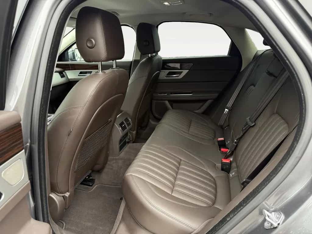 Jaguar XF Portfolio 3.0 V6 AWD Navi Kamera Xenon 07/2016-photo-10