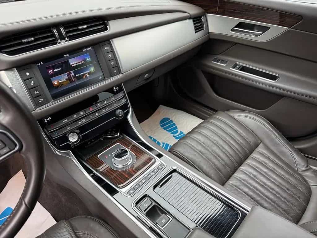 Jaguar XF Portfolio 3.0 V6 AWD Navi Kamera Xenon 07/2016-photo-12