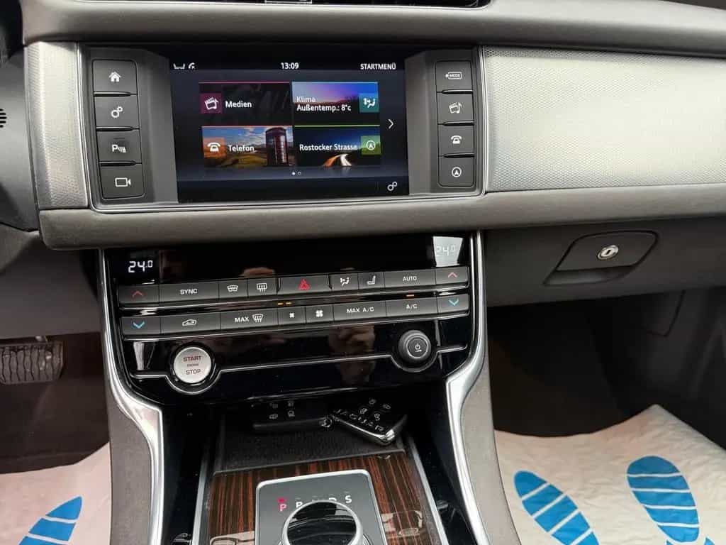 Jaguar XF Portfolio 3.0 V6 AWD Navi Kamera Xenon 07/2016-photo-13