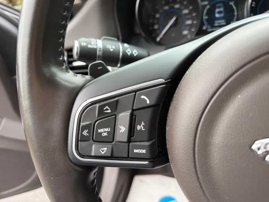 Jaguar XF Portfolio 3.0 V6 AWD Navi Kamera Xenon 07/2016-photo-17