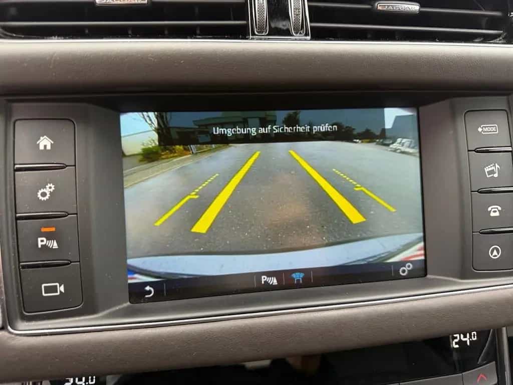 Jaguar XF Portfolio 3.0 V6 AWD Navi Kamera Xenon 07/2016-photo-18