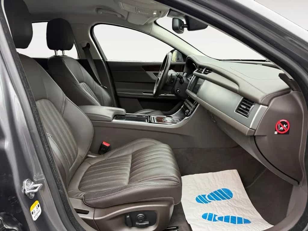 Jaguar XF Portfolio 3.0 V6 AWD Navi Kamera Xenon 07/2016-photo-7