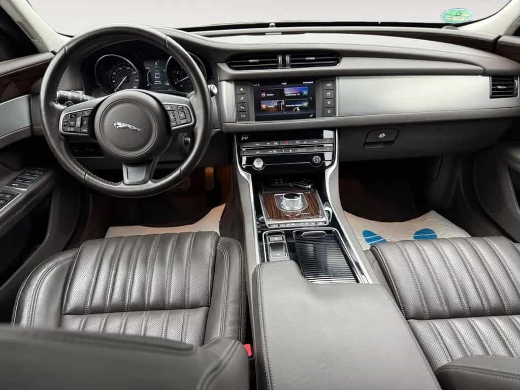 Jaguar XF Portfolio 3.0 V6 AWD Navi Kamera Xenon 07/2016-photo-8