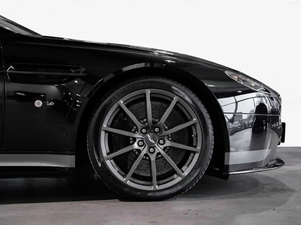 Aston Martin V12 Vantage S Coupe Aston Martin Hamburg 02/2017-photo-3