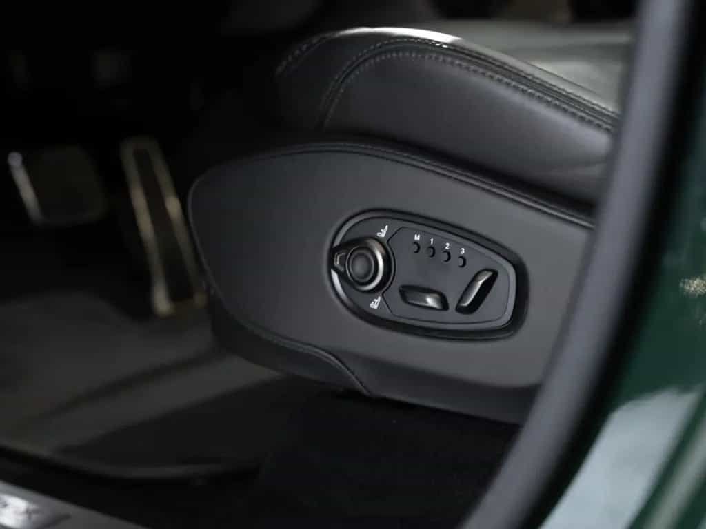 Aston Martin DBX Aston Martin Hamburg 09/2021-photo-22