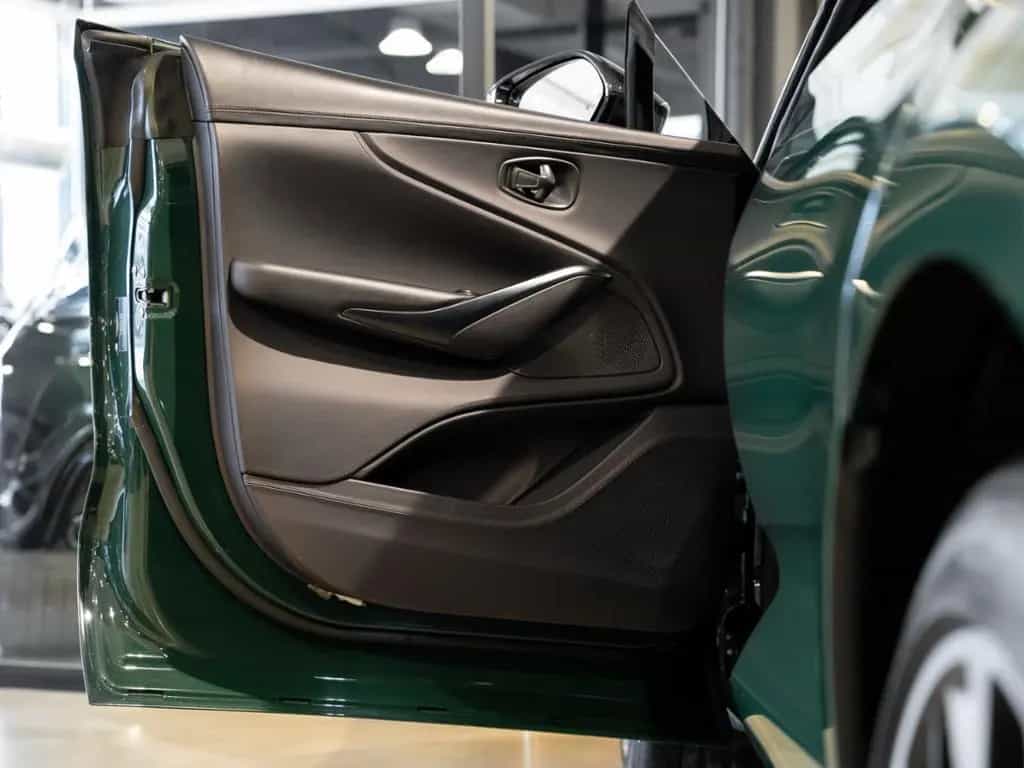 Aston Martin DBX Aston Martin Hamburg 09/2021-photo-24