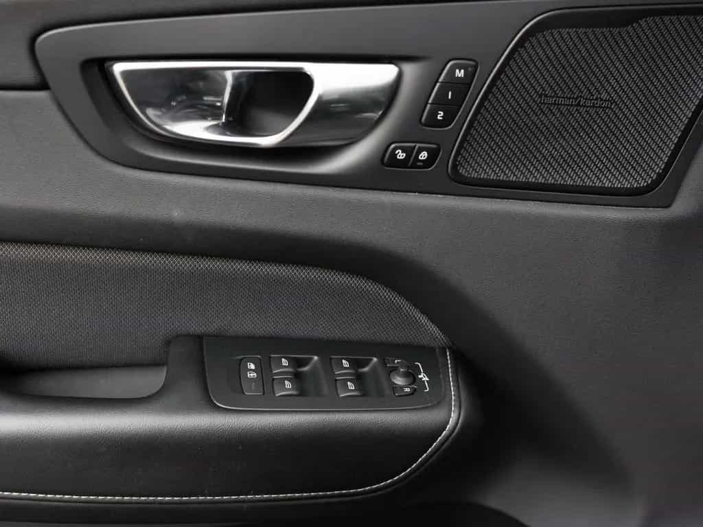 Volvo XC60 B4 Diesel R Design AWD 11/2021-photo-13