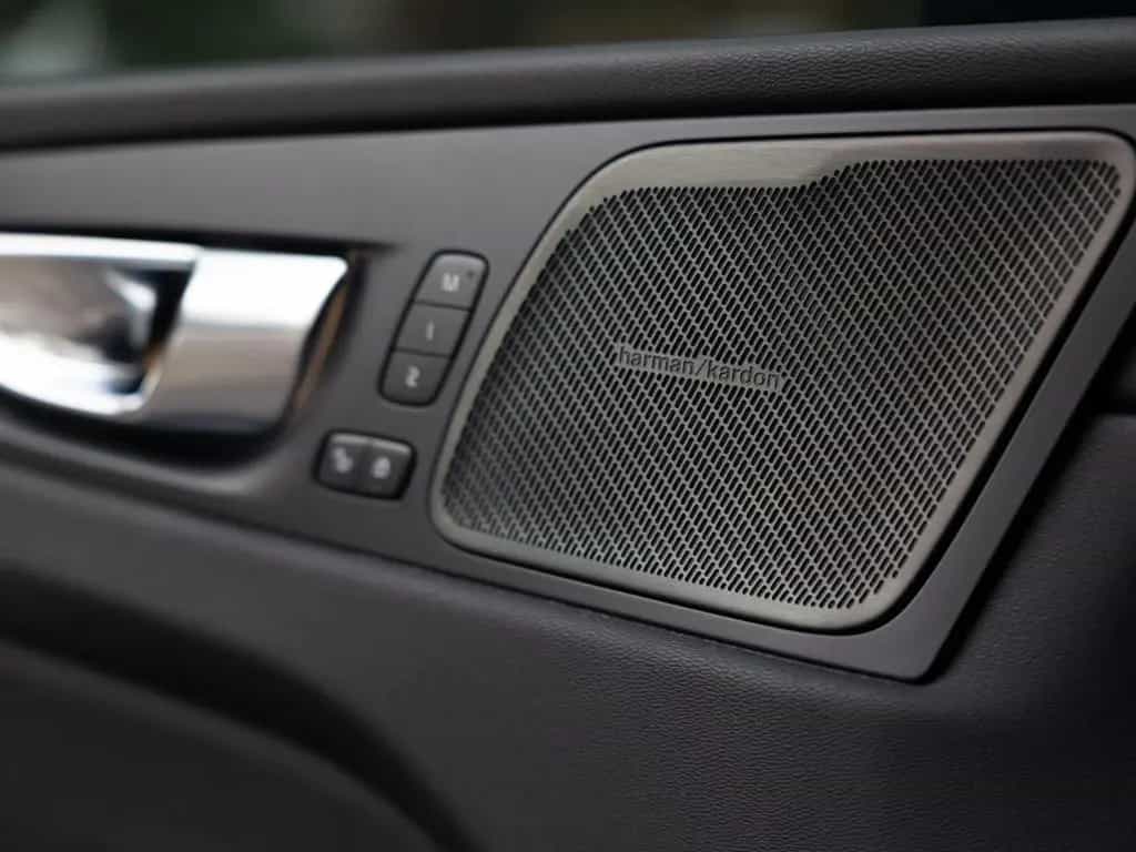 Volvo XC60 B4 Diesel R Design AWD 11/2021-photo-17