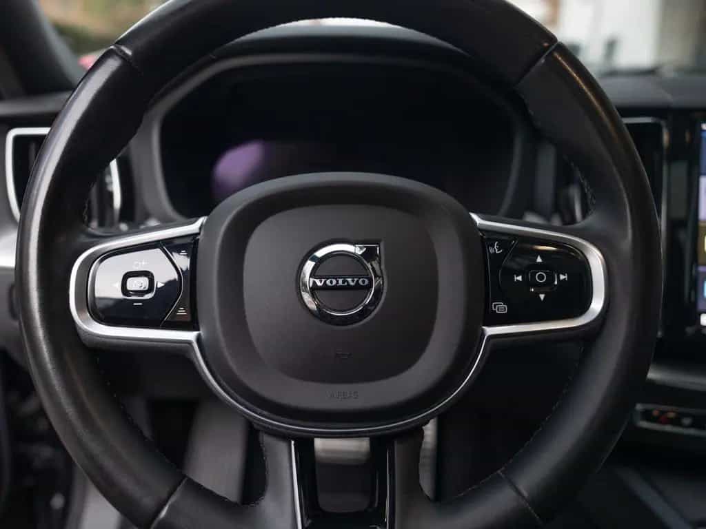 Volvo XC60 B4 Diesel R Design AWD 11/2021-photo-18