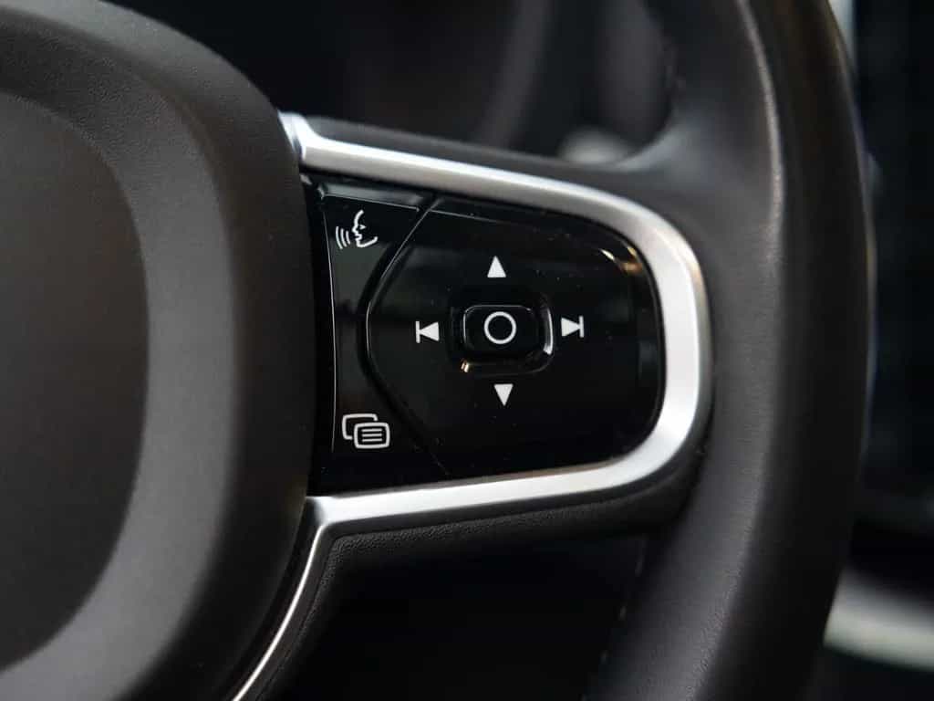Volvo XC60 B4 Diesel R Design AWD 11/2021-photo-19