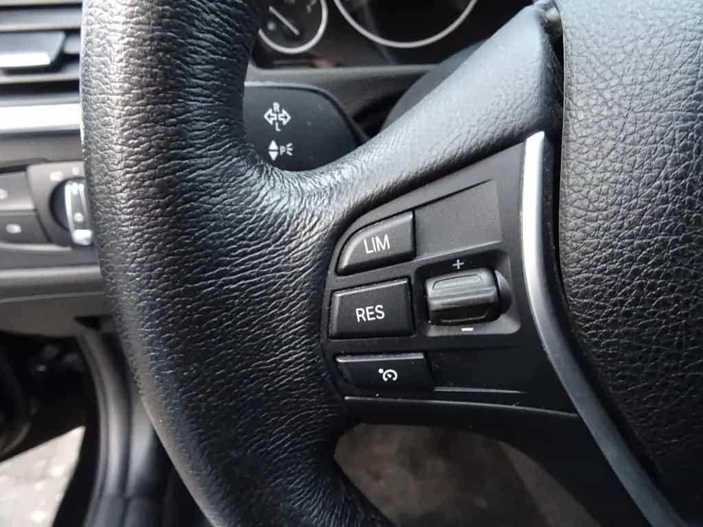 BMW 340 i Touring Sport Line LED NAVI KAMERA SHZ PDC 10/2018-photo-24