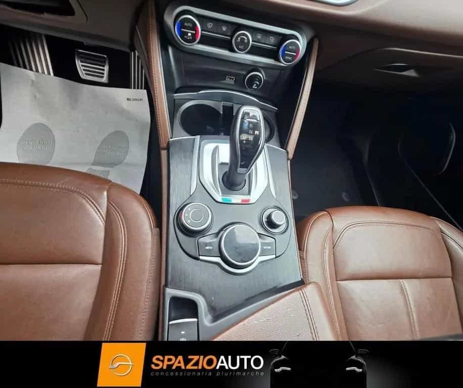 Alfa Romeo Stelvio 2.2 Turbodiesel 180 CV AT8 Q4 11/2017-photo-12