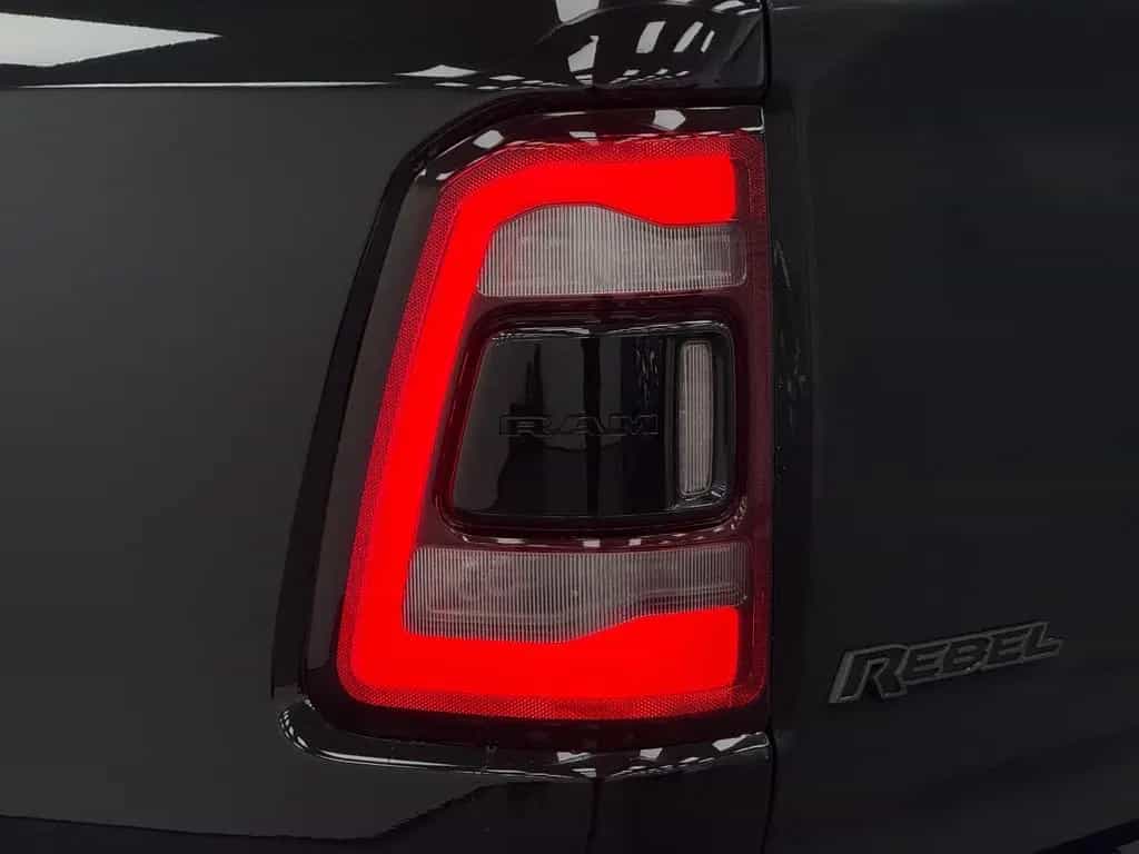 Dodge RAM 5.7 V8 HEMI Rebel*Luftfahrwerk*Panorama LED 12/2019-photo-13