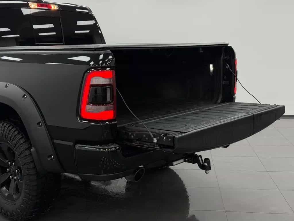Dodge RAM 5.7 V8 HEMI Rebel*Luftfahrwerk*Panorama LED 12/2019-photo-14