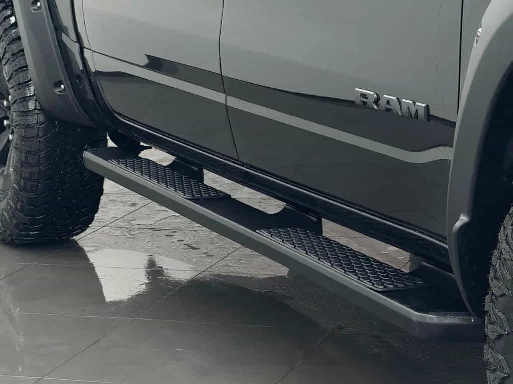 Dodge RAM 5.7 V8 HEMI Rebel*Luftfahrwerk*Panorama LED 12/2019-photo-17