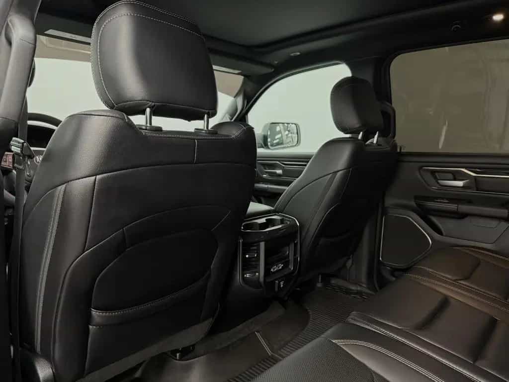Dodge RAM 5.7 V8 HEMI Rebel*Luftfahrwerk*Panorama LED 12/2019-photo-25