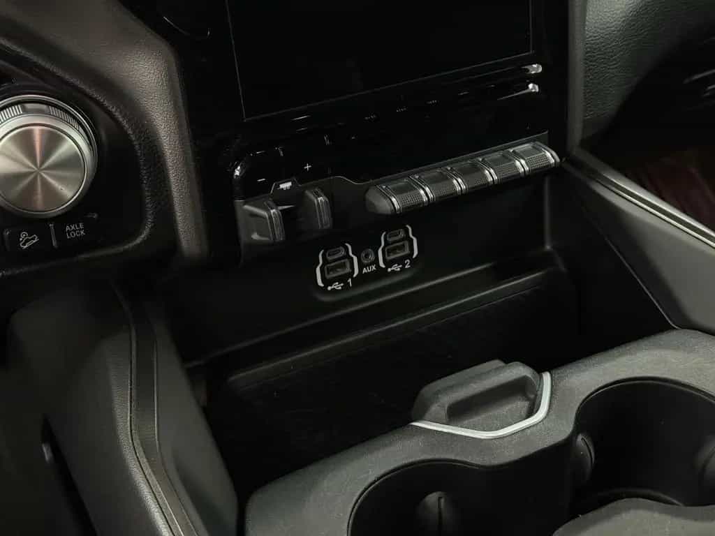 Dodge RAM 5.7 V8 HEMI Rebel*Luftfahrwerk*Panorama LED 12/2019-photo-32