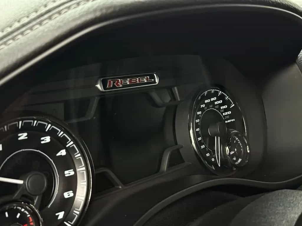 Dodge RAM 5.7 V8 HEMI Rebel*Luftfahrwerk*Panorama LED 12/2019-photo-35
