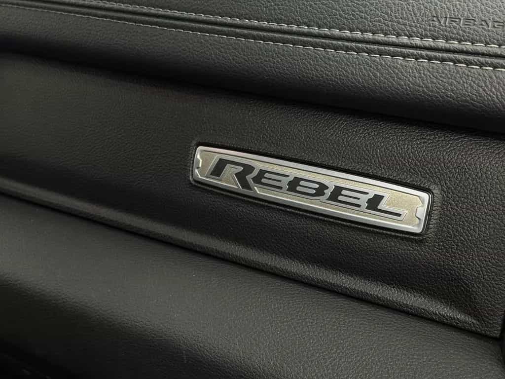 Dodge RAM 5.7 V8 HEMI Rebel*Luftfahrwerk*Panorama LED 12/2019-photo-37